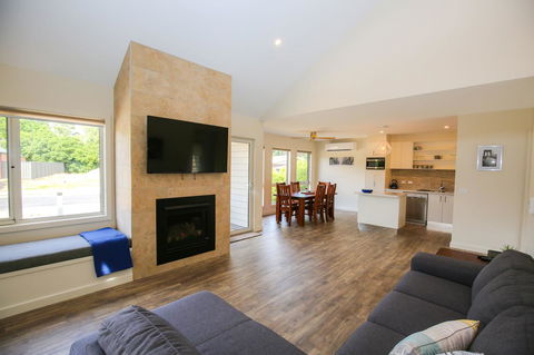 Amber Mist Villa Two - Kempsey Accommodation 21