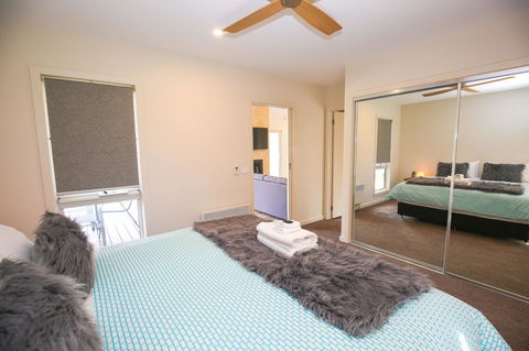 Amber Mist Villa Two - Kempsey Accommodation 11