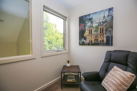 Amber Mist Villa Two - Kempsey Accommodation 7