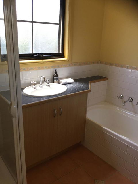 At The Beach Apartments - Kempsey Accommodation 9