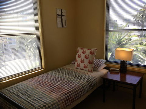 At The Beach Apartments - Kempsey Accommodation 4