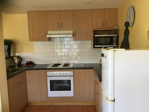 At The Beach Apartments - Kempsey Accommodation 8