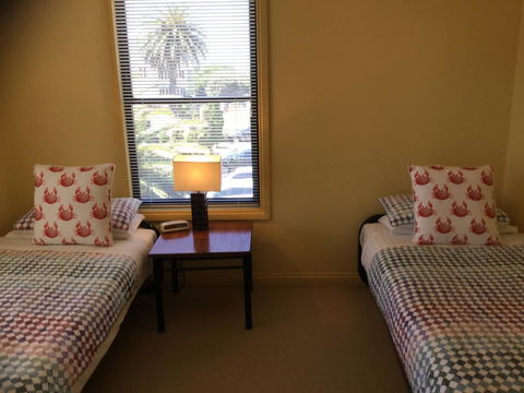 At The Beach Apartments - Kempsey Accommodation 3