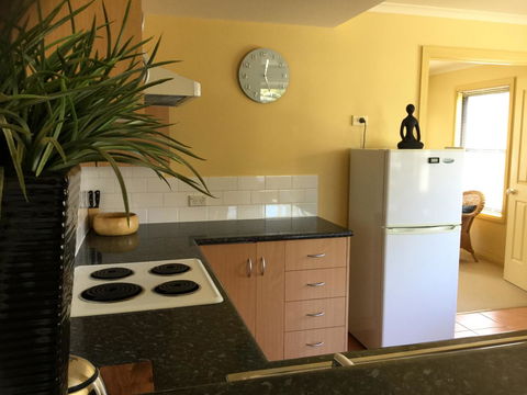 At The Beach Apartments - Kempsey Accommodation 7
