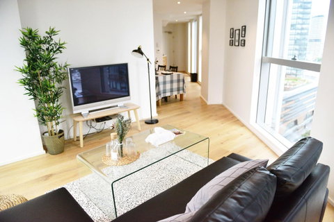 Superb Habour View/ Stylish Apartment / Landmark Building/ Free Tram - Kempsey Accommodation 6