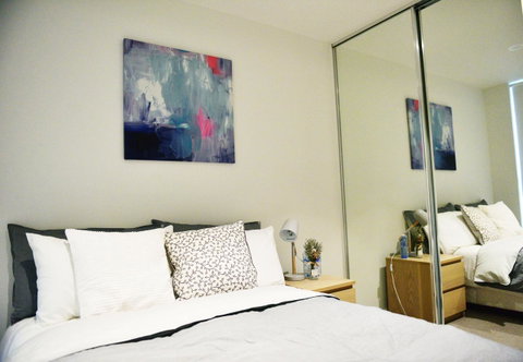 Superb Habour View/ Stylish Apartment / Landmark Building/ Free Tram - Kempsey Accommodation 4