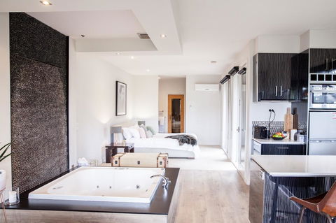 Polperro Villas - Kempsey Accommodation 8