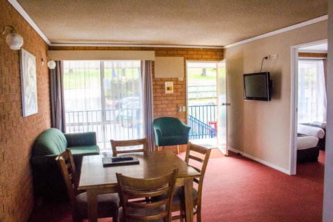 Blue Whale Motor Inn & Apartments - Kempsey Accommodation 2