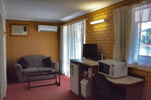Blue Whale Motor Inn & Apartments - Kempsey Accommodation 5