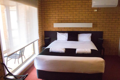 Blue Whale Motor Inn & Apartments - Kempsey Accommodation 4