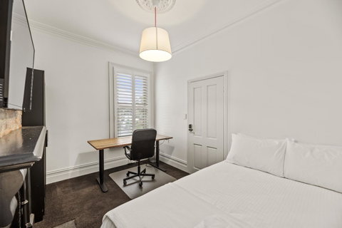 Work Sleep Live Melbourne - Kempsey Accommodation 1