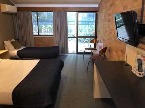 Bribie Island Hotel - Kempsey Accommodation 2