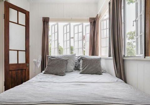 Lake Weyba Noosa Lodge & Kangaroos - Kempsey Accommodation 9