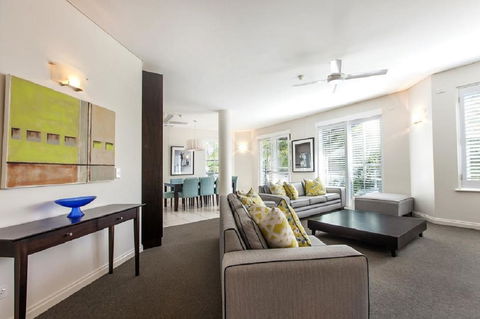 Emerald Noosa - Kempsey Accommodation 7