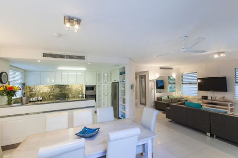 Emerald Noosa - Kempsey Accommodation 9