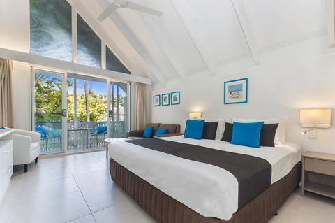 By The Sea Port Douglas - Kempsey Accommodation 9