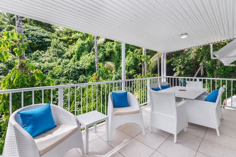 By The Sea Port Douglas - Kempsey Accommodation 7