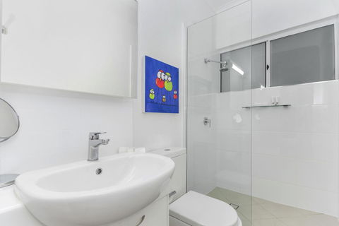 By The Sea Port Douglas - Kempsey Accommodation 14