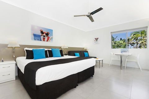 By The Sea Port Douglas - Kempsey Accommodation 15
