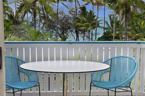 By The Sea Port Douglas - Kempsey Accommodation 5