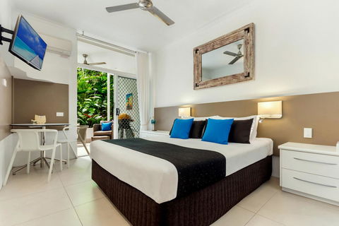 By The Sea Port Douglas - Kempsey Accommodation 11