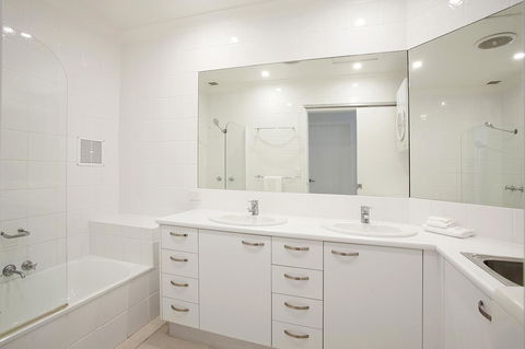 Noosa Shores Resort - Kempsey Accommodation 1