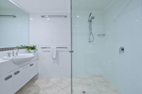 Noosa Tropicana - Kempsey Accommodation 24