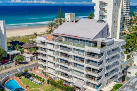 Surfers Chalet - Kempsey Accommodation 9