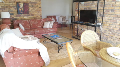 Surfers Chalet - Kempsey Accommodation 24
