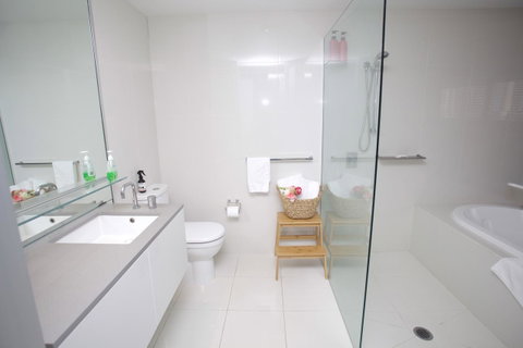 Circle Luxury Holidays - Kempsey Accommodation 6