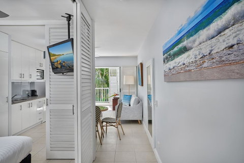 Palm Cove Paradise - Couples Spa Beach Getaway - Kempsey Accommodation 4