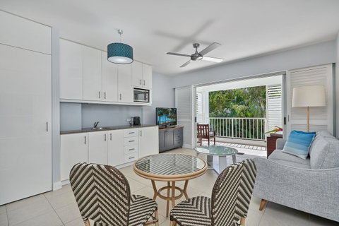 Palm Cove Paradise - Couples Spa Beach Getaway - Kempsey Accommodation 0