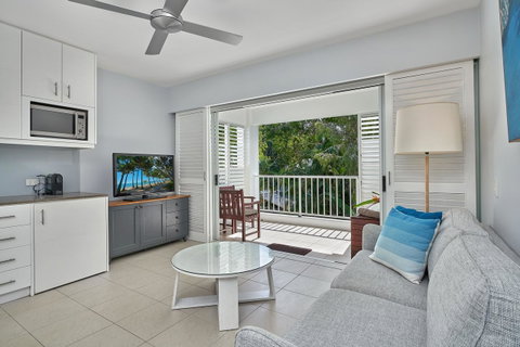 Palm Cove Paradise - Couples Spa Beach Getaway - Kempsey Accommodation 11