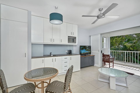 Palm Cove Paradise - Couples Spa Beach Getaway - Kempsey Accommodation 9