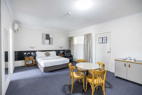 Emerald Maraboon Motor Inn - Kempsey Accommodation 26