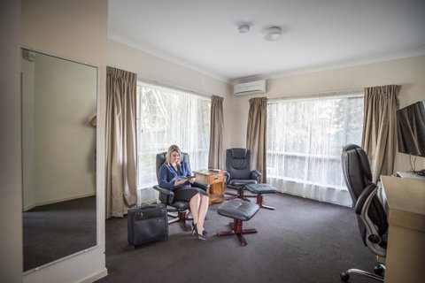Emerald Maraboon Motor Inn - Kempsey Accommodation 44