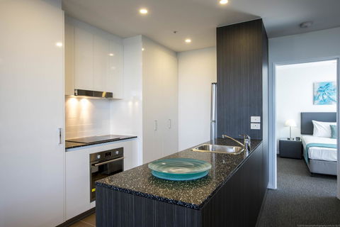 Synergy Broadbeach - Official - Kempsey Accommodation 1