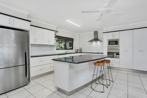 Roydon Beachfront Apartments - Kempsey Accommodation 25