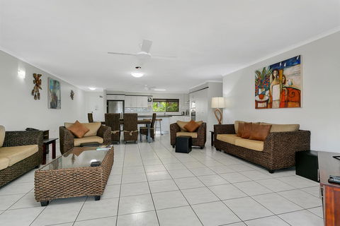 Roydon Beachfront Apartments - Kempsey Accommodation 1