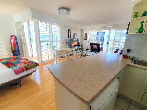 Broadbeach Holiday Apartments - Kempsey Accommodation 9