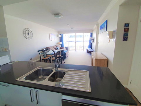 Broadbeach Holiday Apartments - Kempsey Accommodation 11