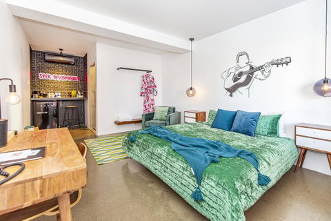 The Pink Hotel Coolangatta - Kempsey Accommodation 27