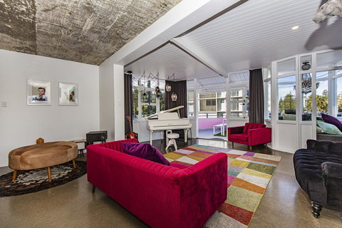 The Pink Hotel Coolangatta - Kempsey Accommodation 7