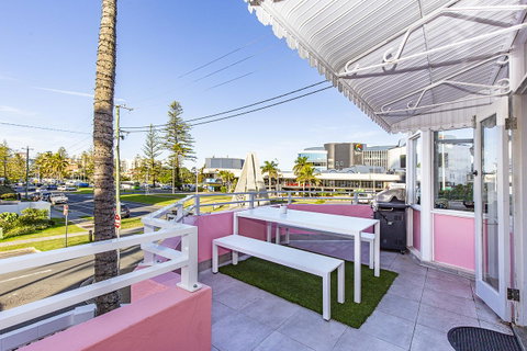 The Pink Hotel Coolangatta - Kempsey Accommodation 6