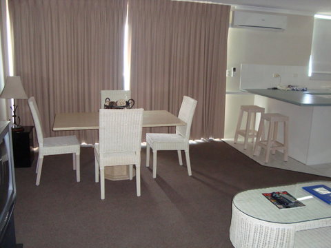 Grosvenor Beachfront Apartments Surfers Paradise - Kempsey Accommodation 26