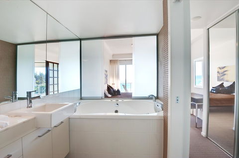 Reflection On The Sea - Kempsey Accommodation 1