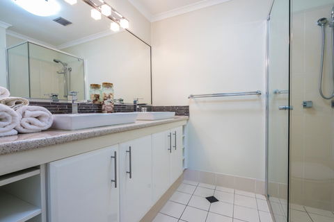 Currumbin Sands On The Beach - Kempsey Accommodation 34