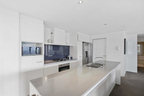 Circle On Cavill, Apartments And Sub Penthouses - We Accommodate - Kempsey Accommodation 18