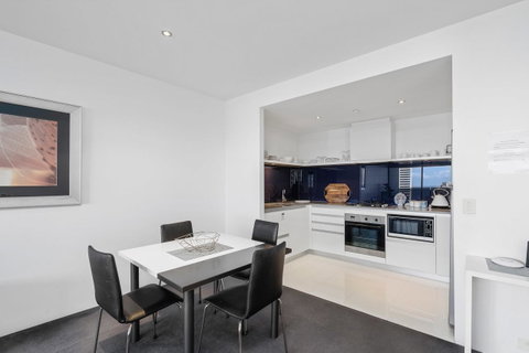Circle On Cavill, Apartments And Sub Penthouses - We Accommodate - Kempsey Accommodation 5