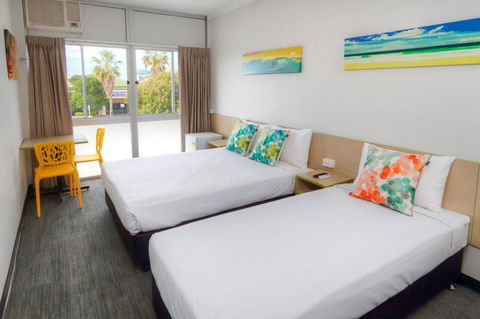 Palm Beach Hotel - Kempsey Accommodation 0
